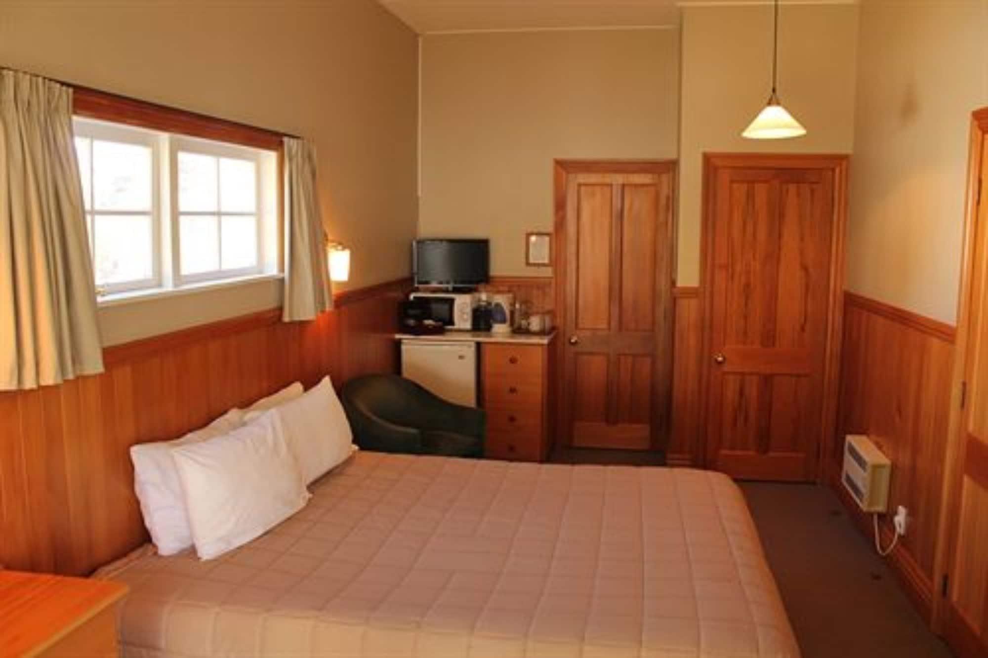 胡卡瀑布品质度假村 陶波 外观 照片 A room at the hotel