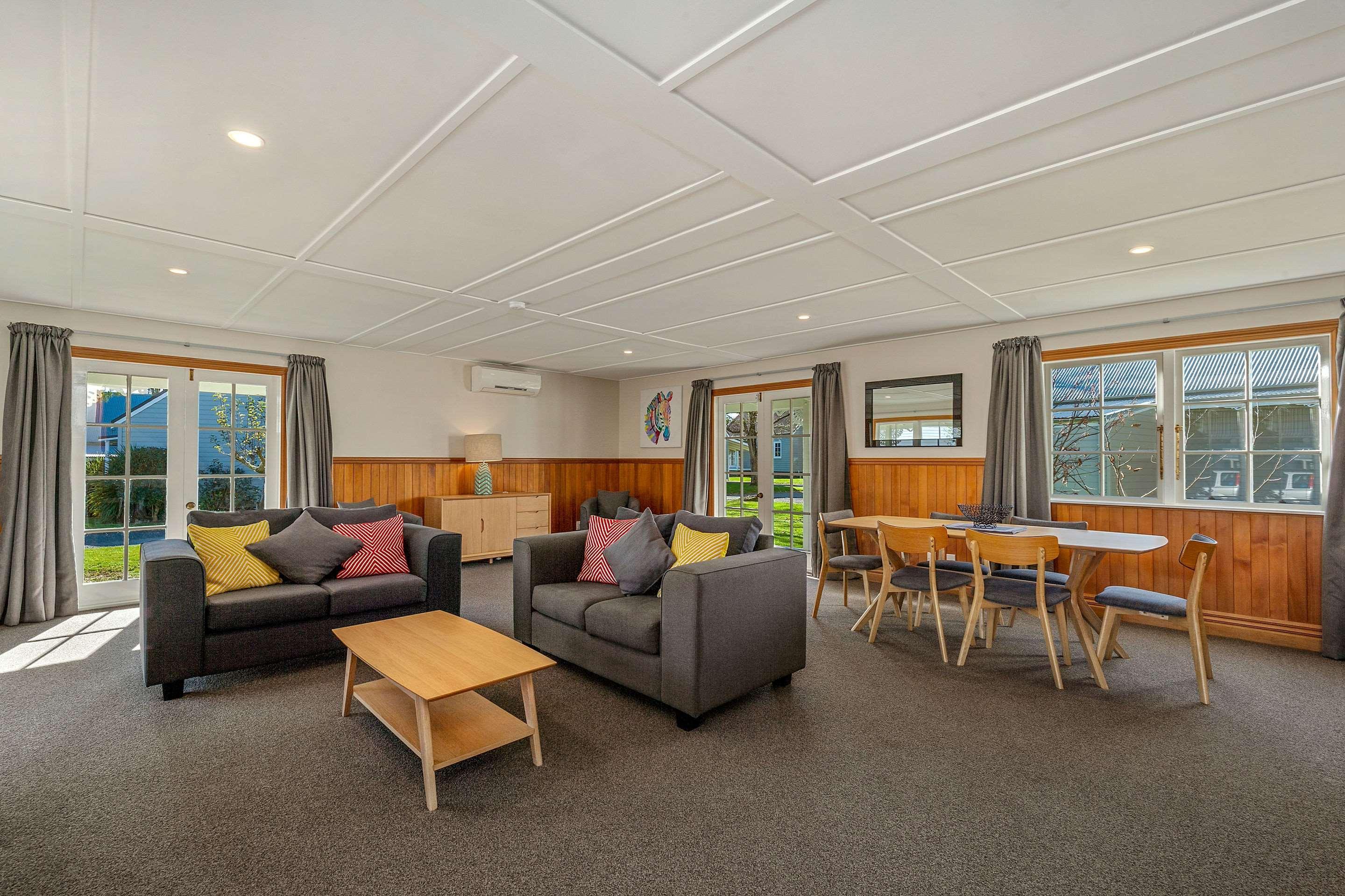 胡卡瀑布品质度假村 陶波 外观 照片 The common room at the University of Waikato's Melville Hall