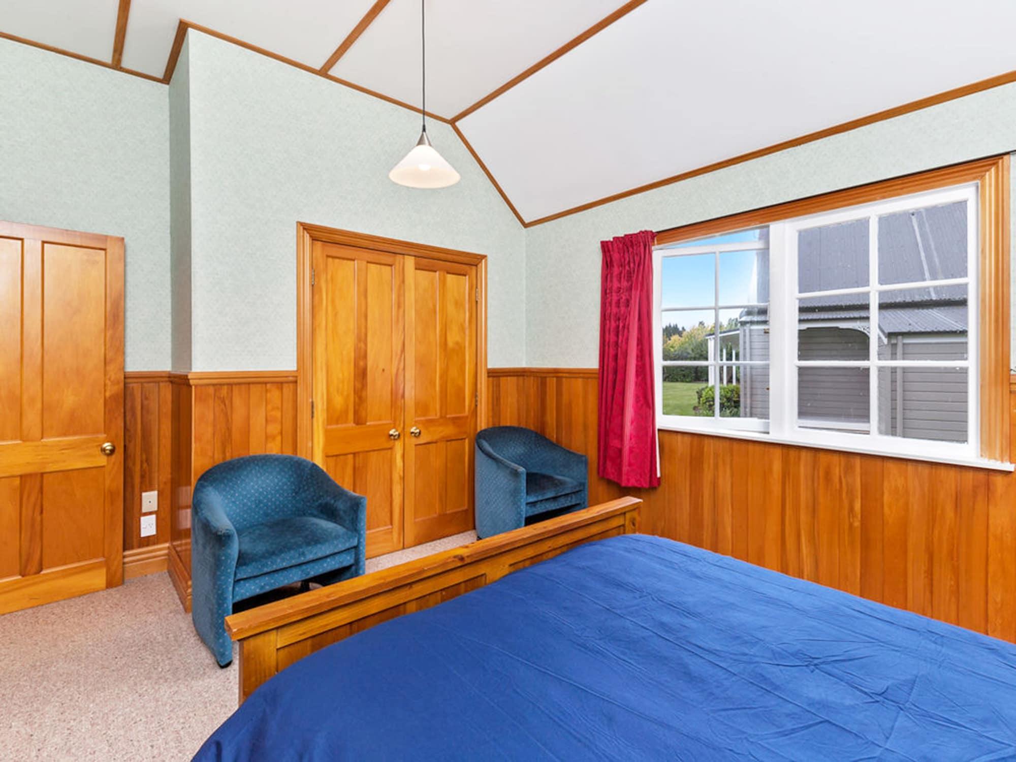 胡卡瀑布品质度假村 陶波 外观 照片 A bedroom with tongue-and-groove panelling