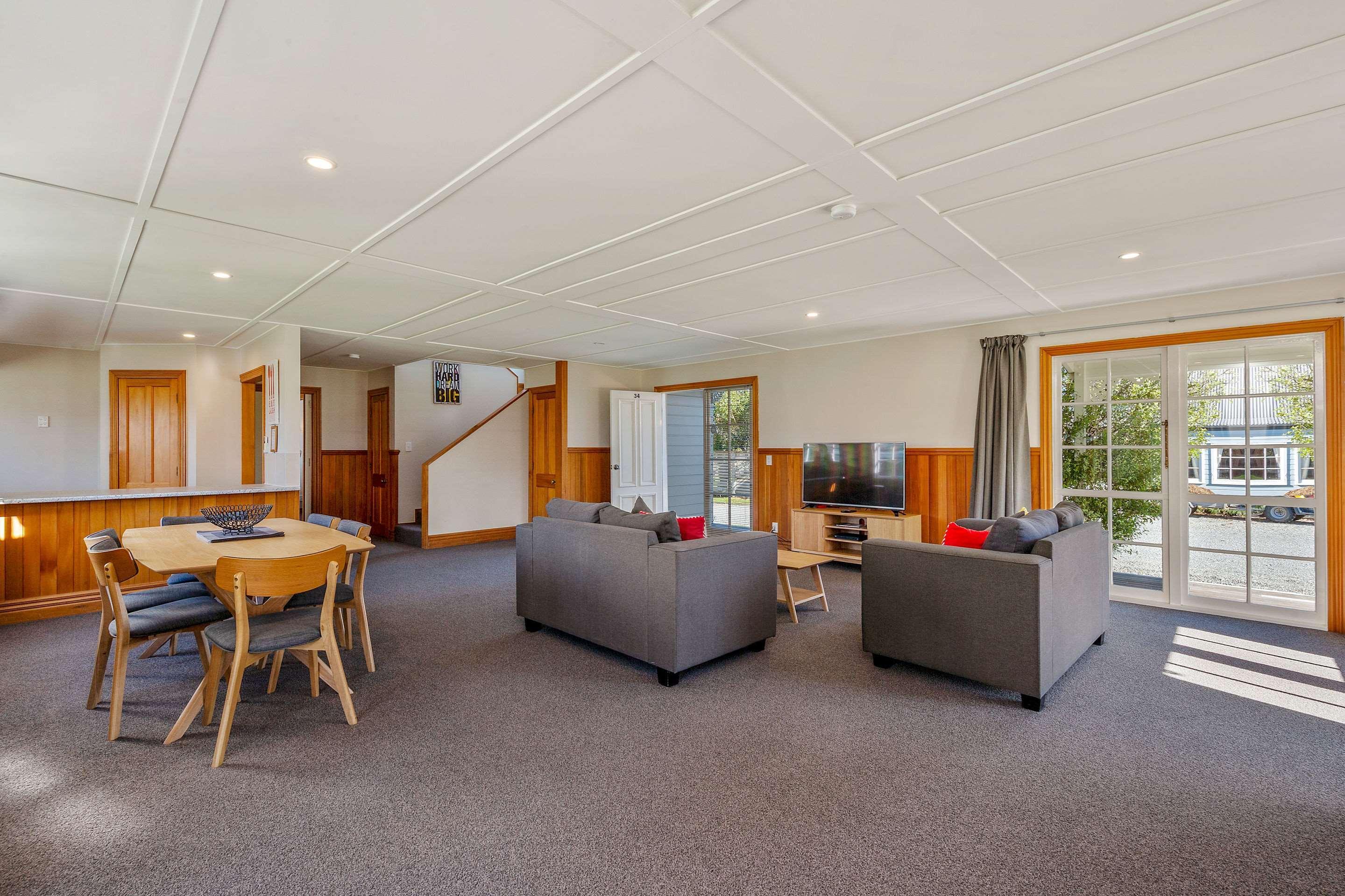胡卡瀑布品质度假村 陶波 外观 照片 Living area of a three-bedroom apartment