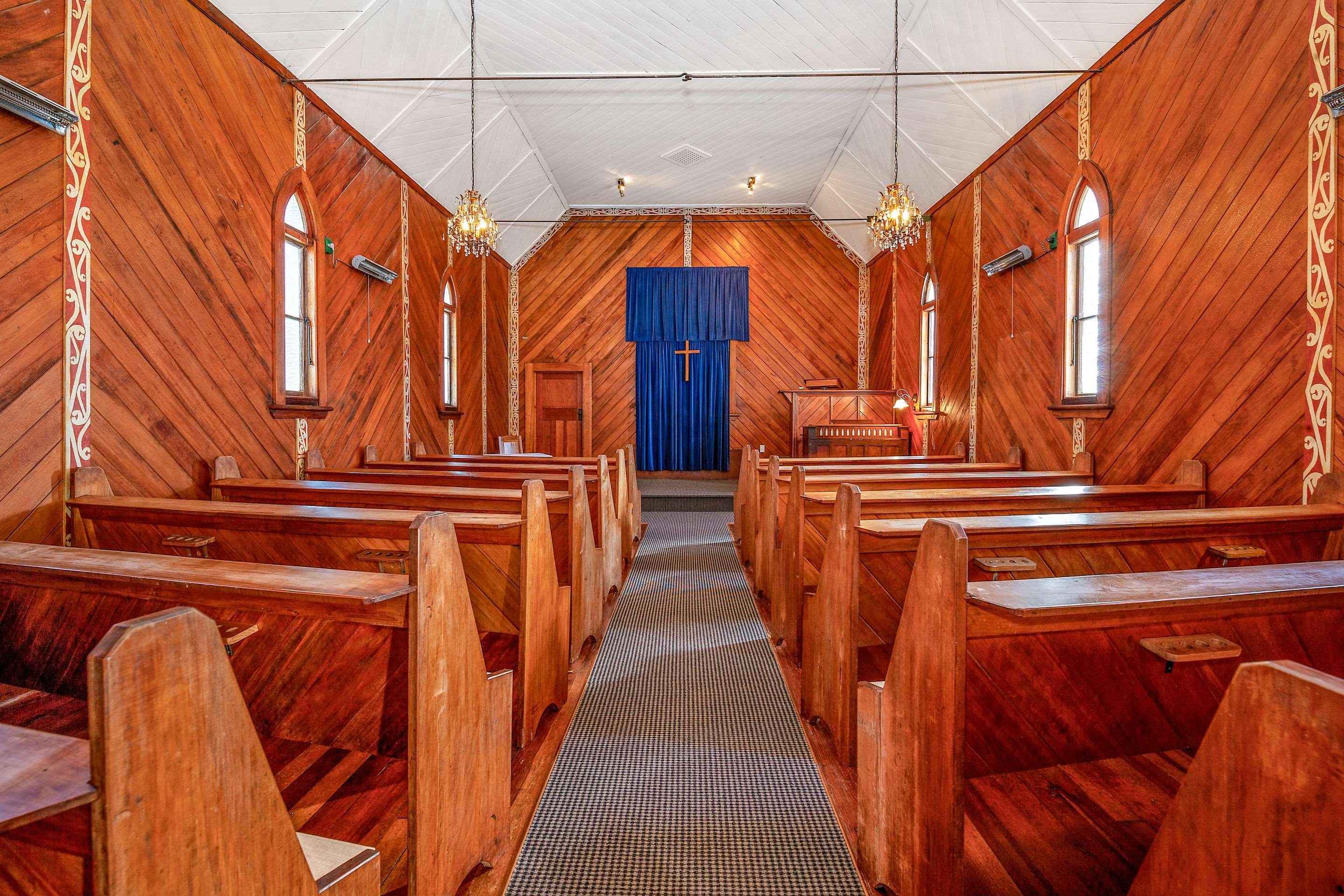 胡卡瀑布品质度假村 陶波 外观 照片 Interior of the church
