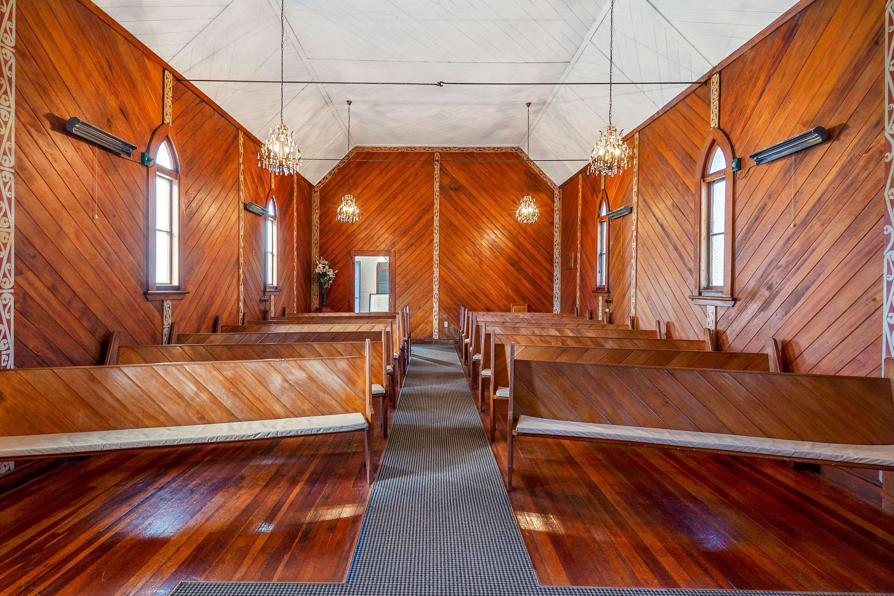 胡卡瀑布品质度假村 陶波 外观 照片 Interior of the church
