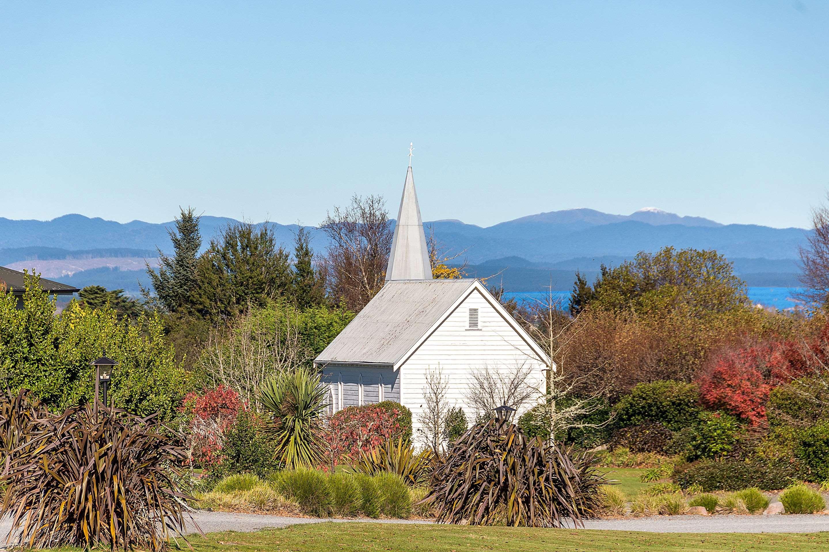 胡卡瀑布品质度假村 陶波 外观 照片 The church in 2016