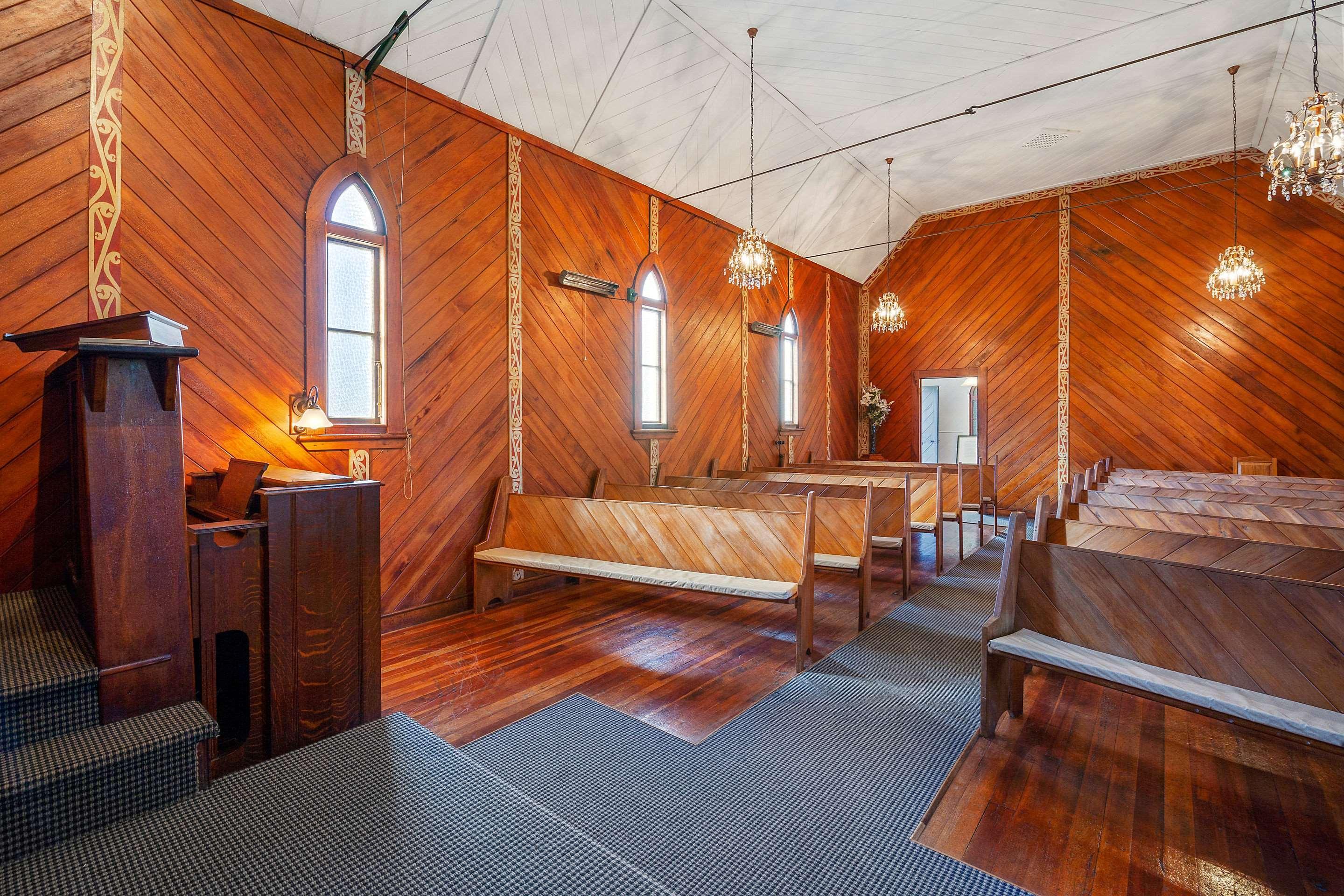 胡卡瀑布品质度假村 陶波 外观 照片 Interior of the church