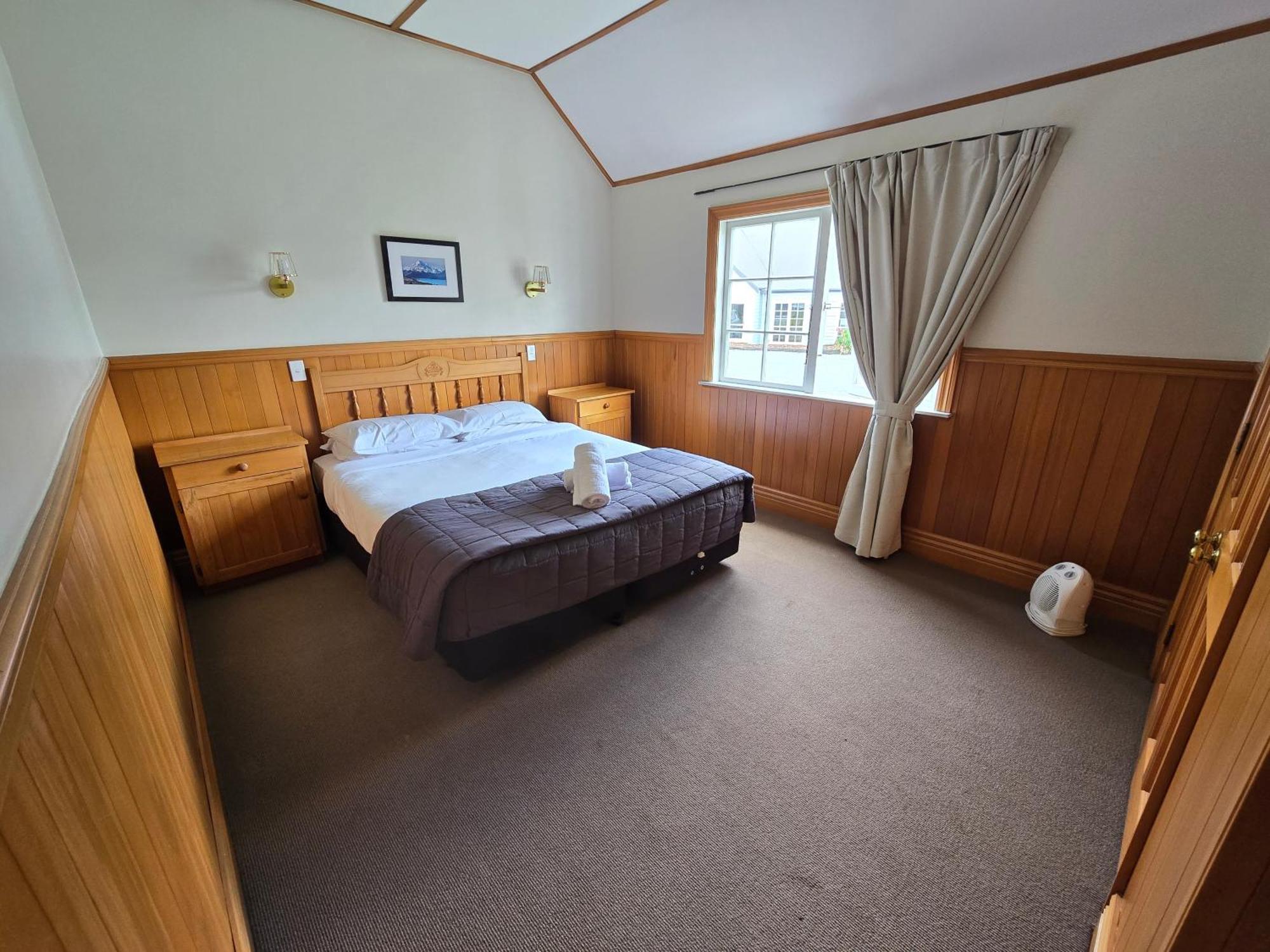 胡卡瀑布品质度假村 陶波 外观 照片 A room at the hotel