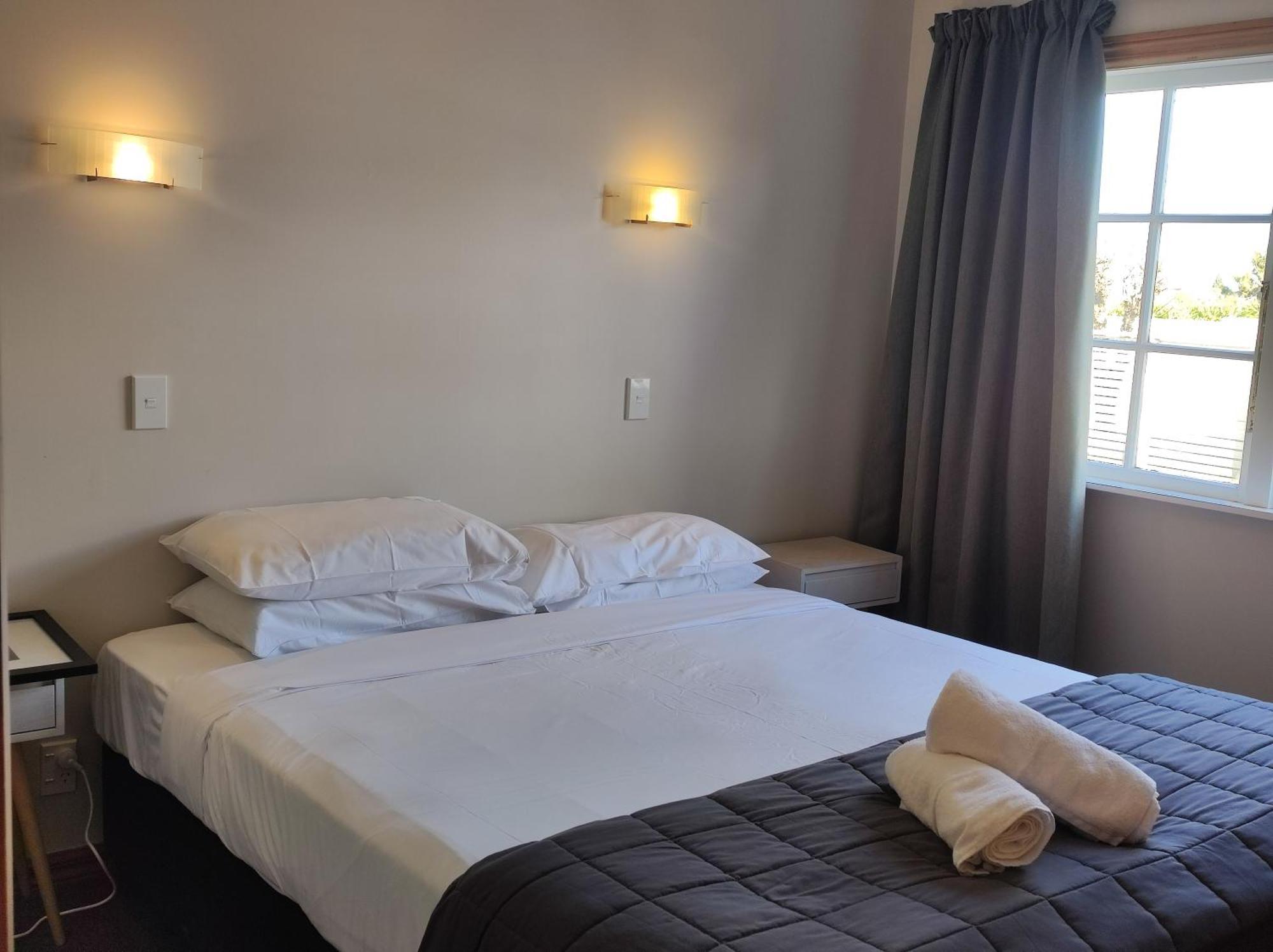 胡卡瀑布品质度假村 陶波 外观 照片 A room at the motel