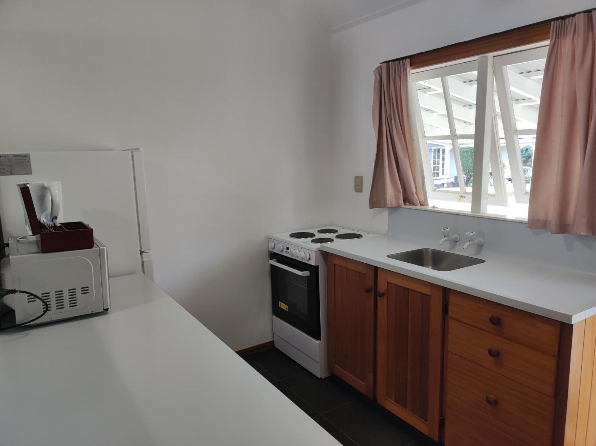 胡卡瀑布品质度假村 陶波 外观 照片 A kitchen in a student flat