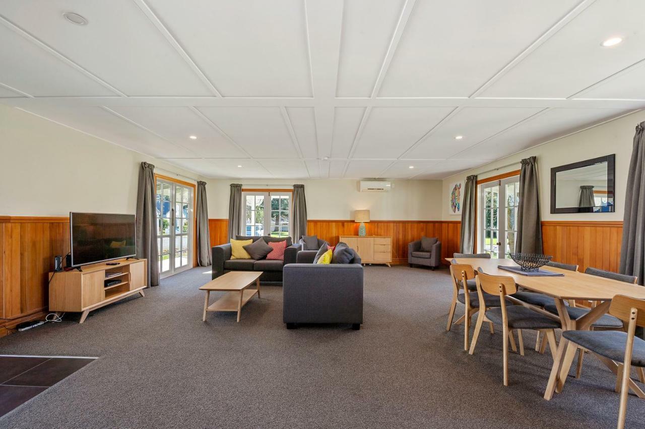 胡卡瀑布品质度假村 陶波 外观 照片 The common room at the University of Waikato's Melville Hall