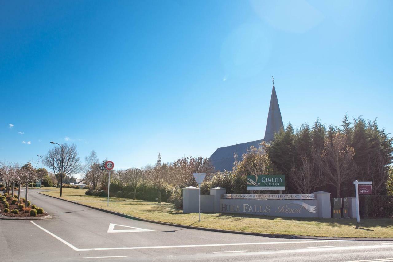 胡卡瀑布品质度假村 陶波 外观 照片 St Peter's College, the first Catholic secondary school in New Zealand, opened in 1955.